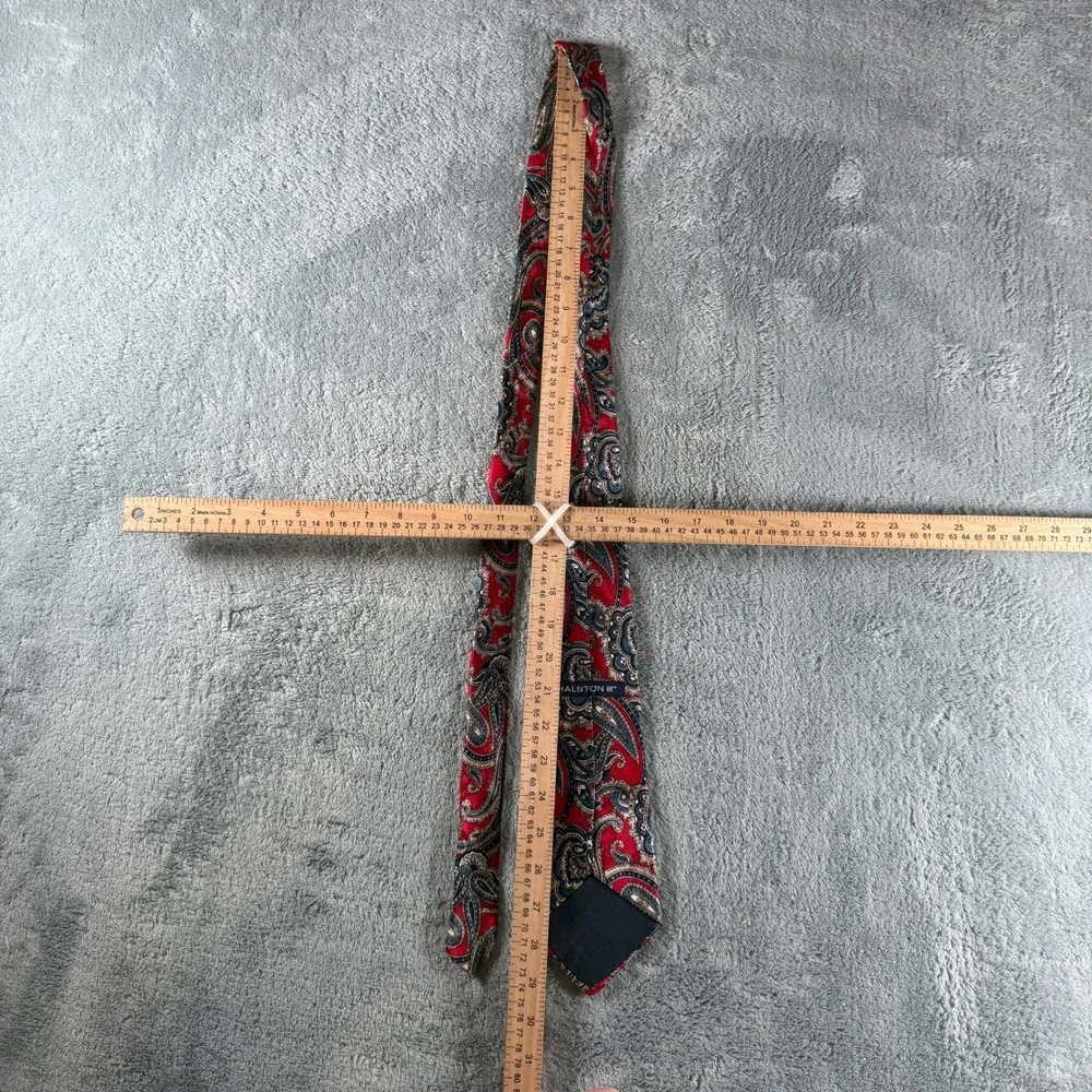 Halston III Mens Red Blue Paisley Italian Silk Necktie Made in USA Vintage Style